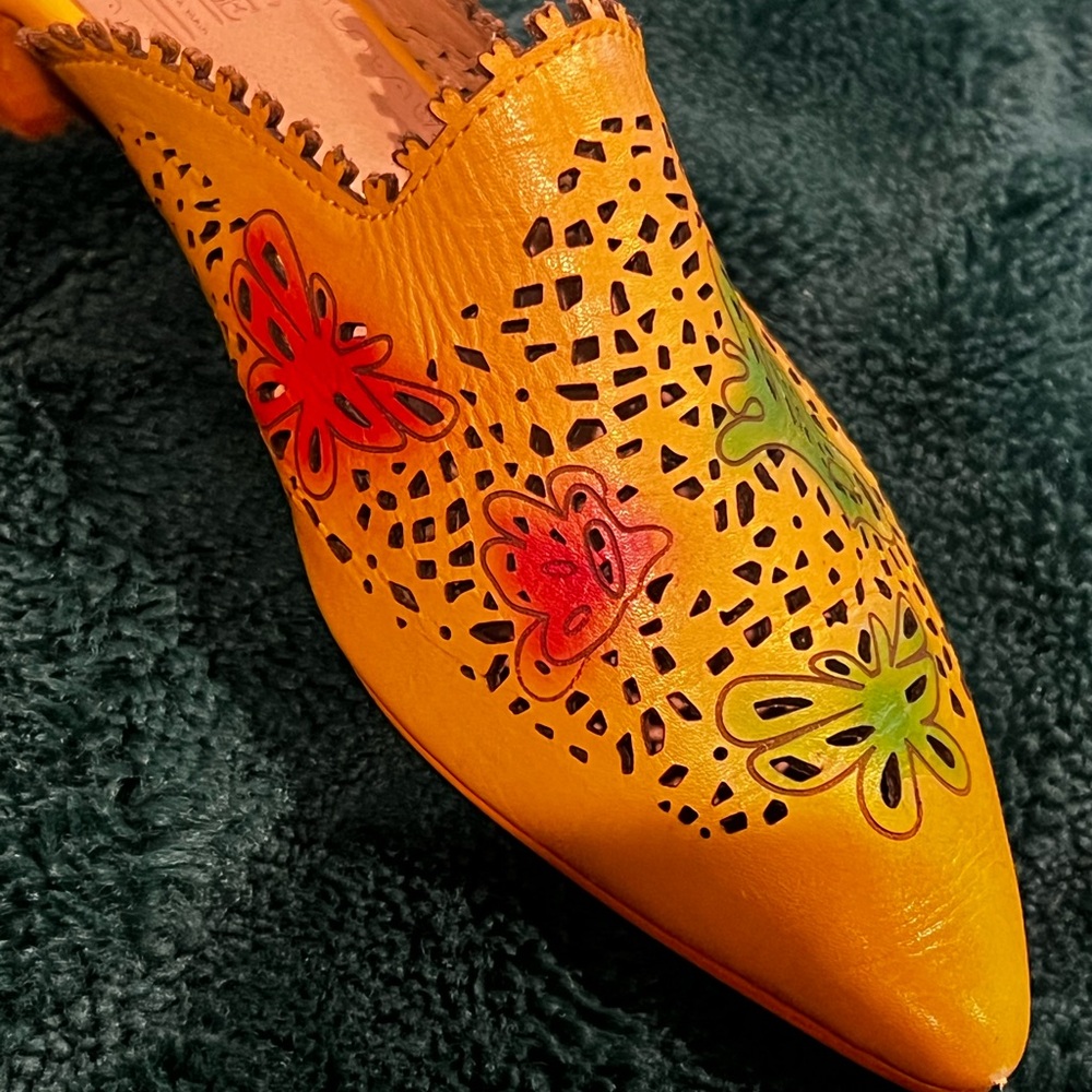 L'ARTISTE Step Yellow Floral L'Artiste Galatina Mule Leather Mules 37 (6.5/7) - Picture 5 of 9